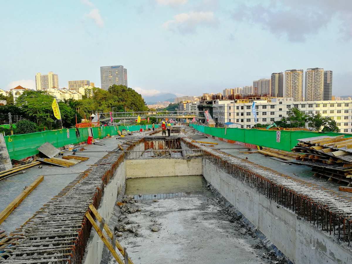 兄弟們,辛苦了!#市政工程 #施工現(xiàn)場(chǎng)實(shí)拍 - 抖音